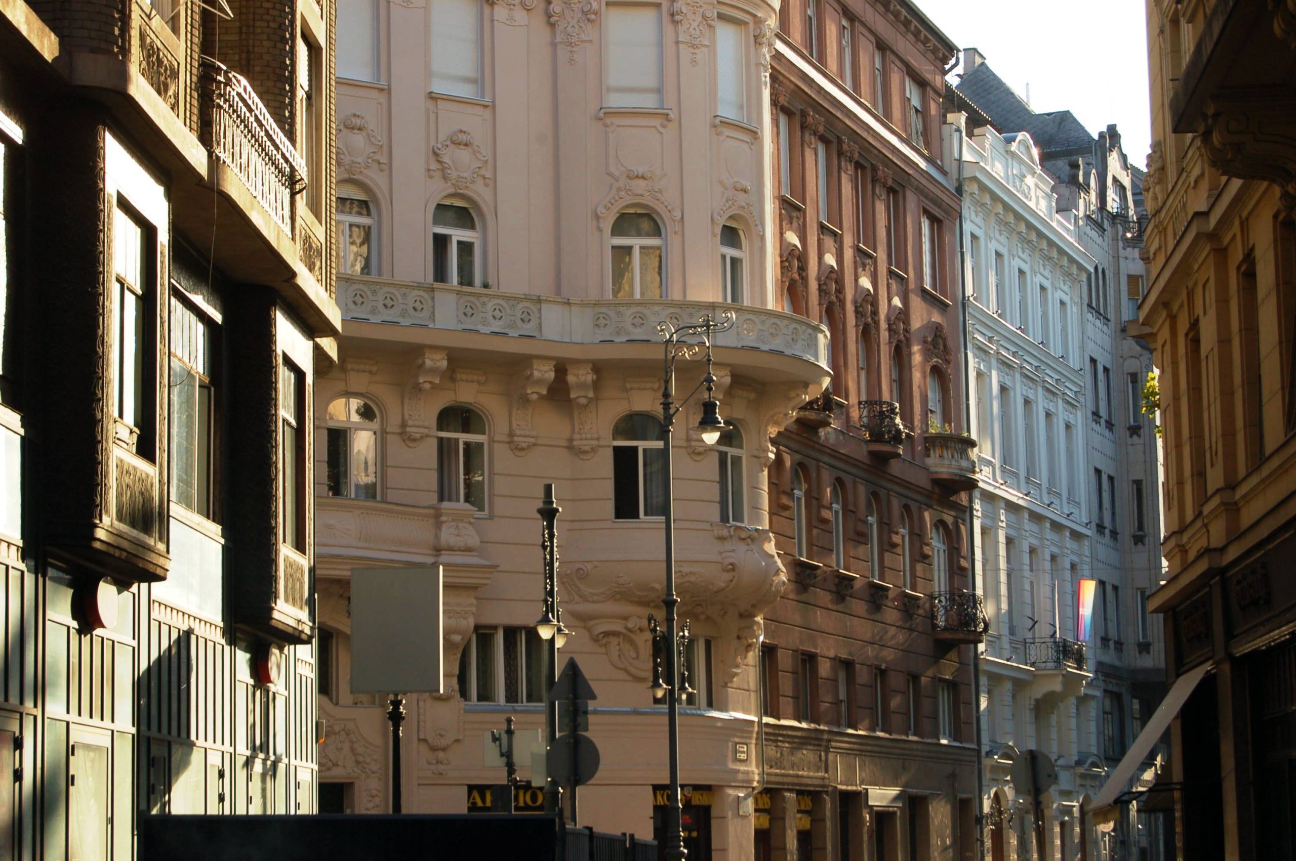 utcakép_Budapest_városfotózás_házsor